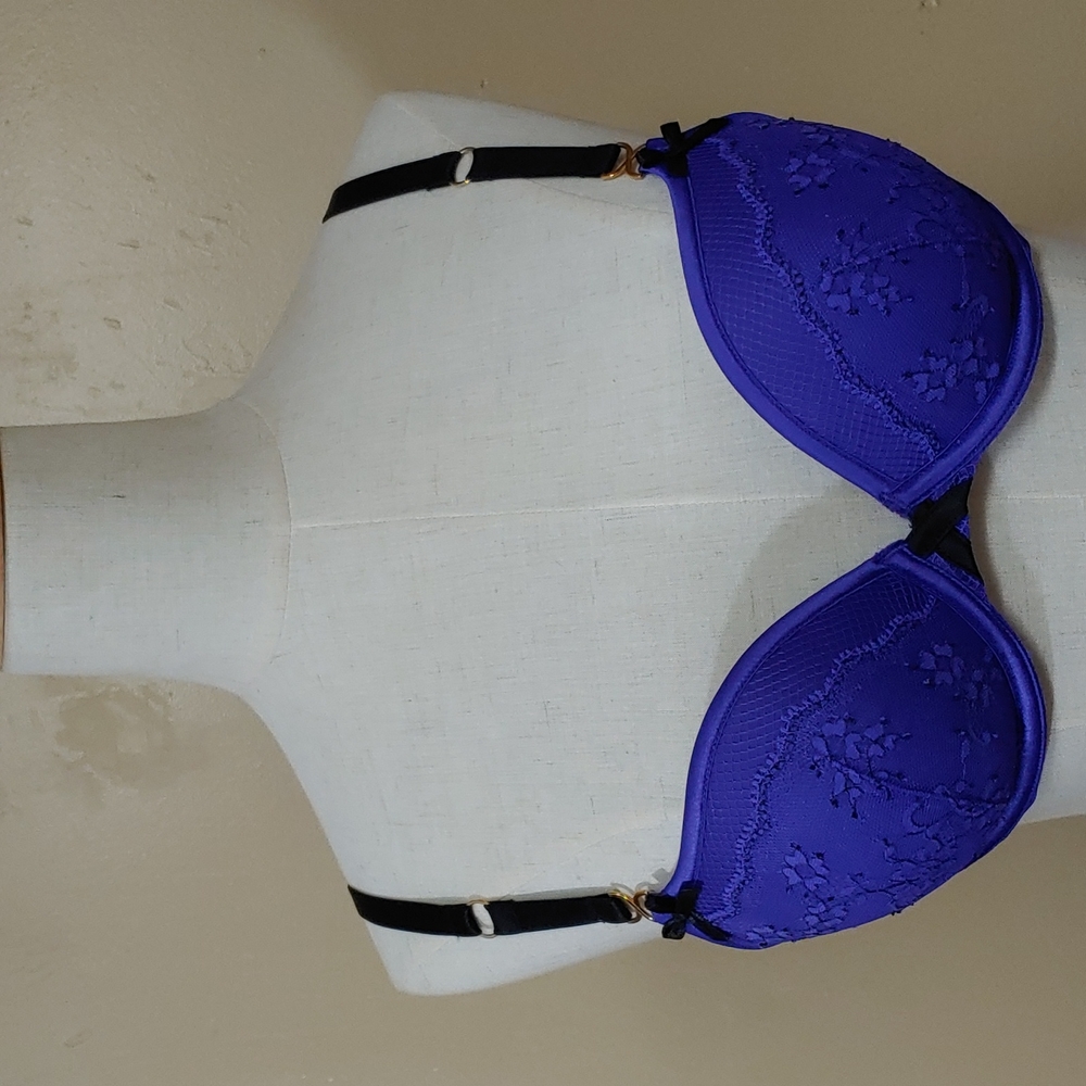 Victoria's Secret Very Sexy Padded Demi Bra 34B NWOT